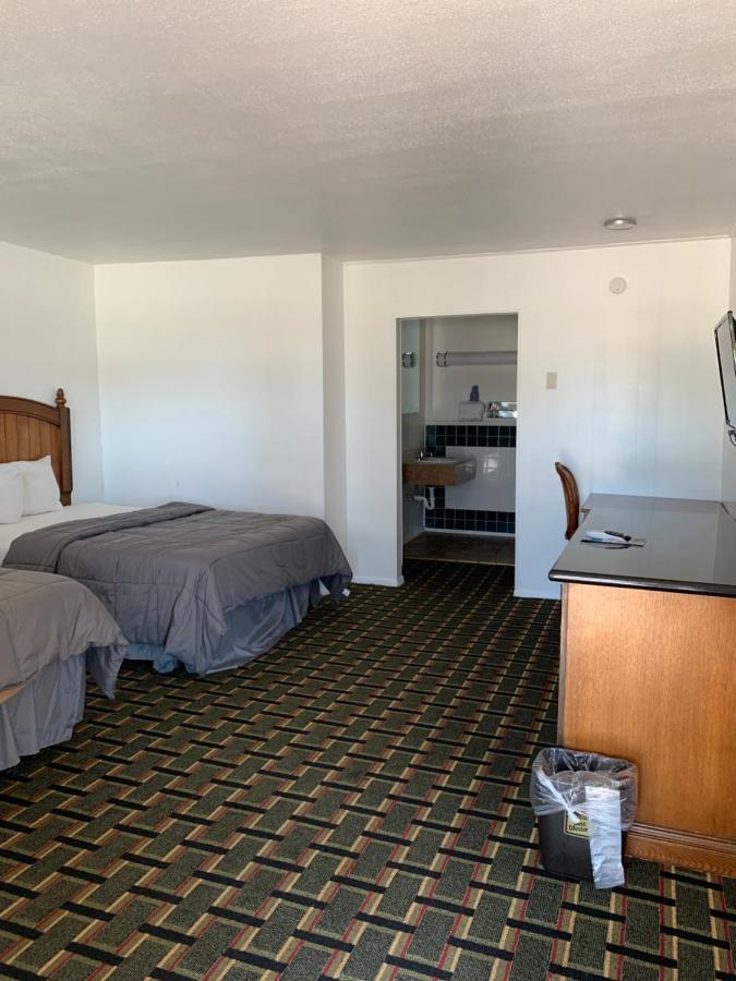 Rodeway Inn & Suites Ратон Екстериор снимка