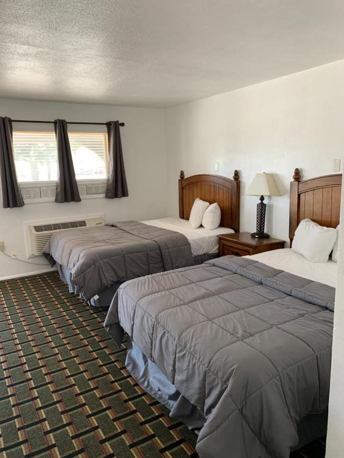 Rodeway Inn & Suites Ратон Екстериор снимка