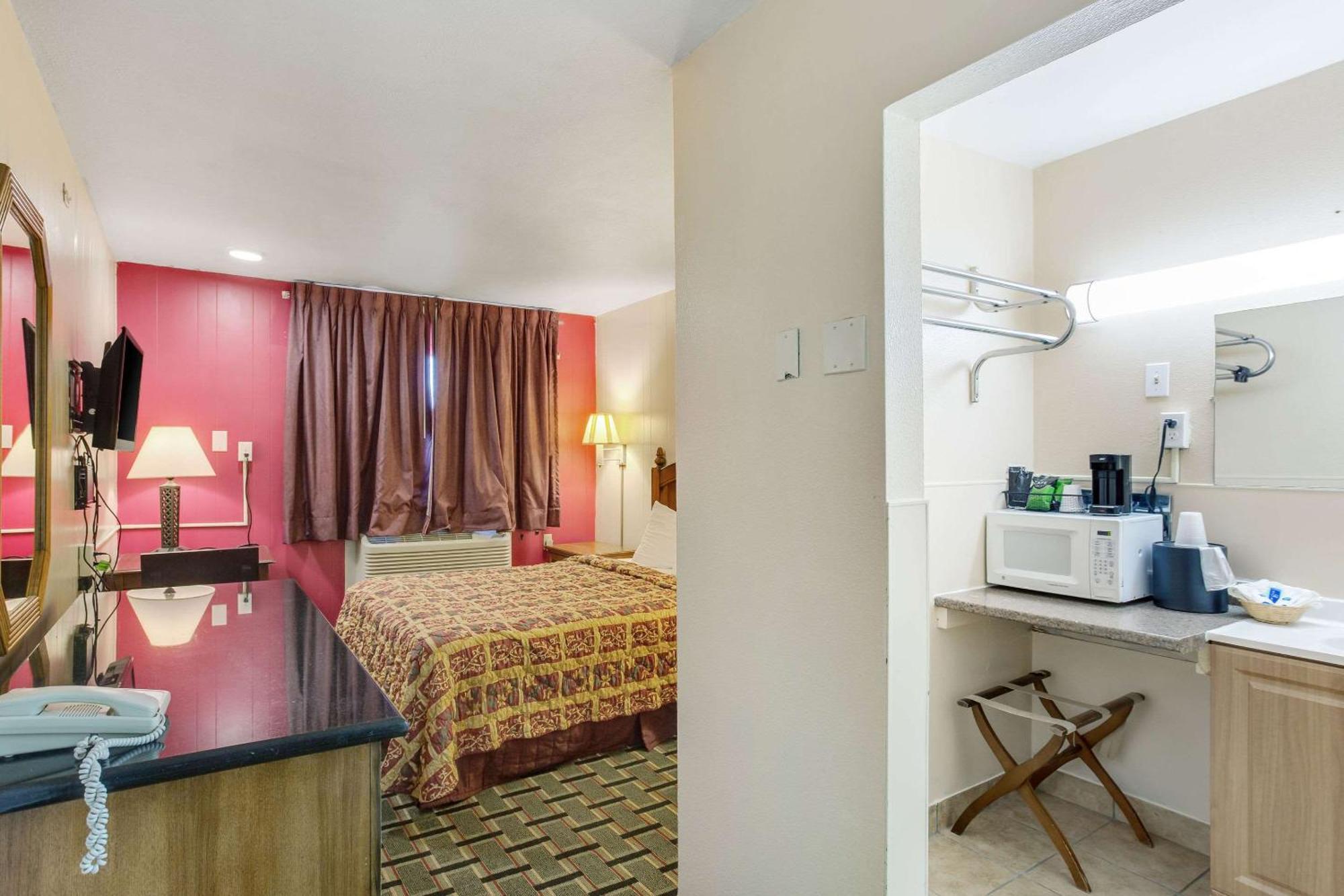 Rodeway Inn & Suites Ратон Екстериор снимка