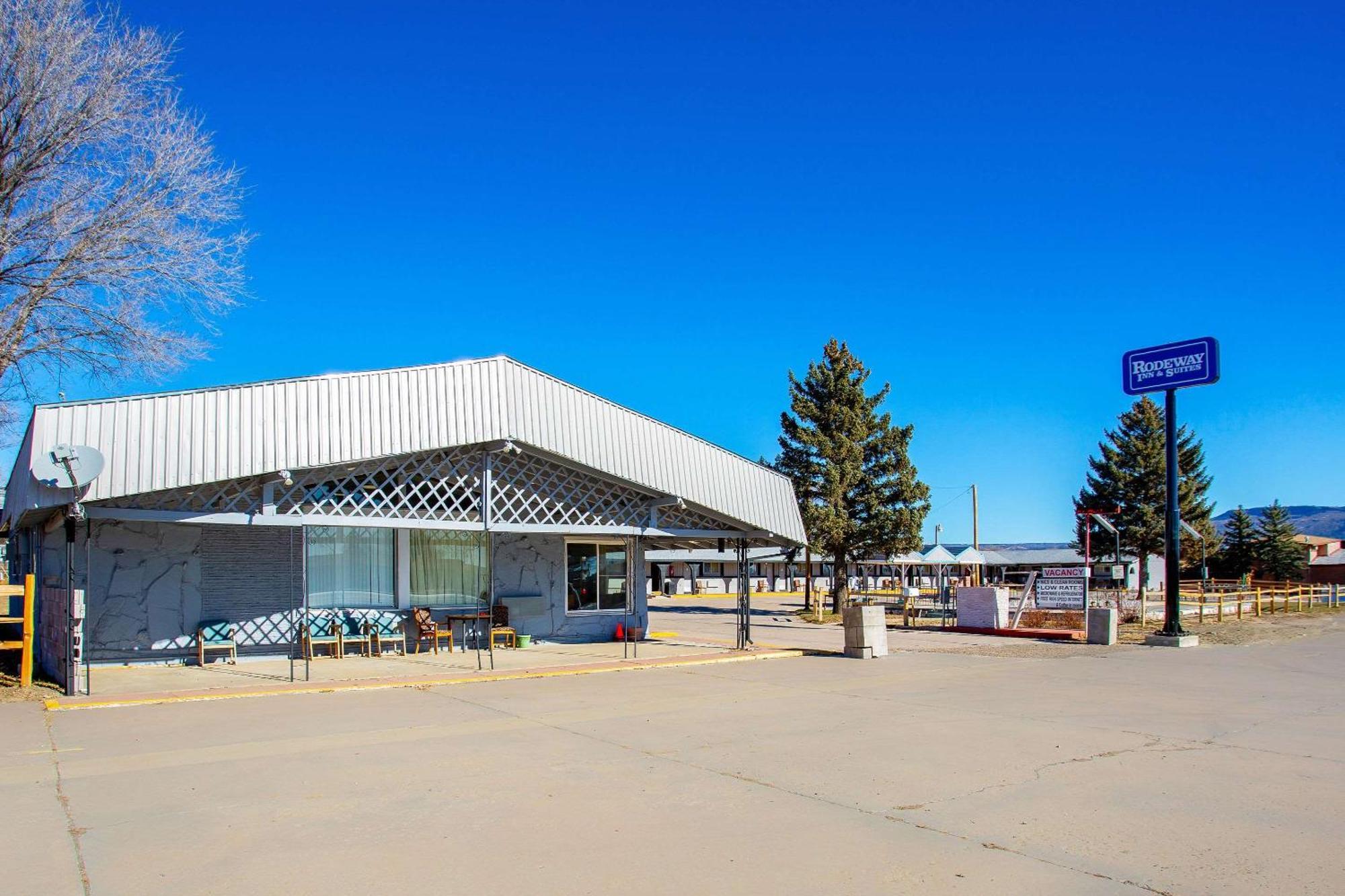Rodeway Inn & Suites Ратон Екстериор снимка